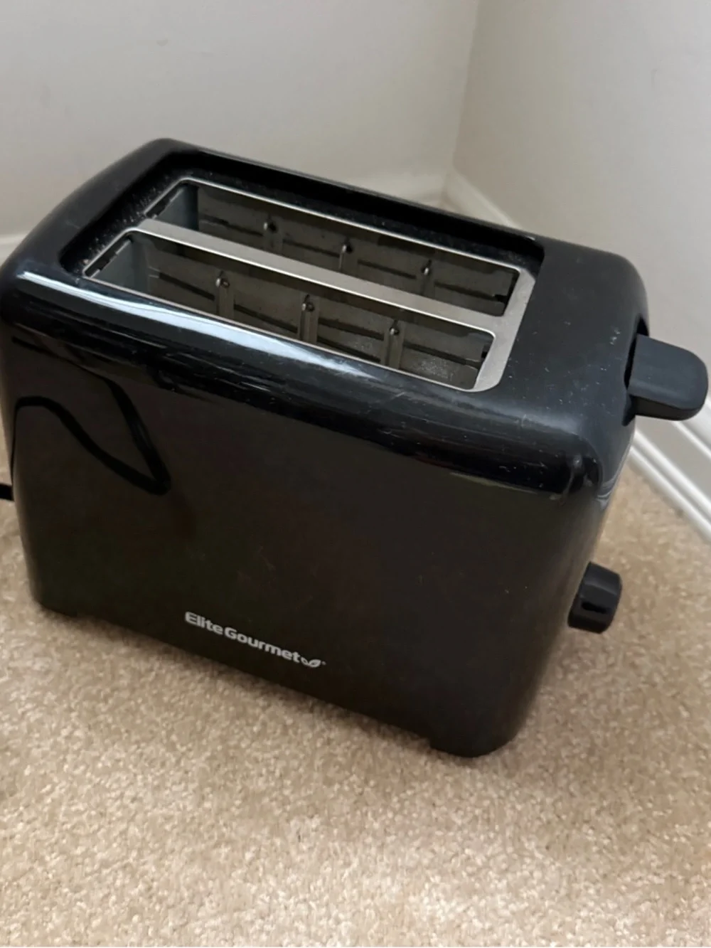 Elite Gourmet black slot